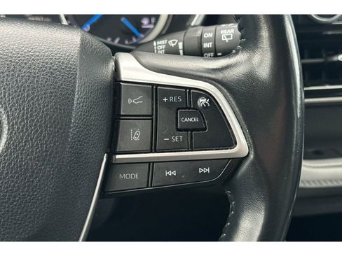 Certified 2022 Toyota Highlander XLE image 29