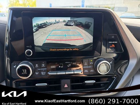 Used 2023 Toyota Highlander XLE AWD/4WD image 31