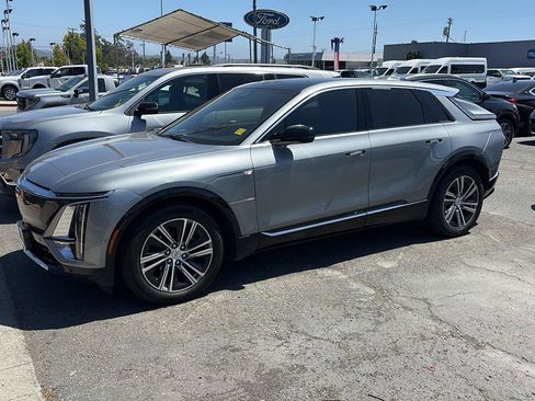 Used 2024 Cadillac Lyriq Luxury AWD/4WD image 2