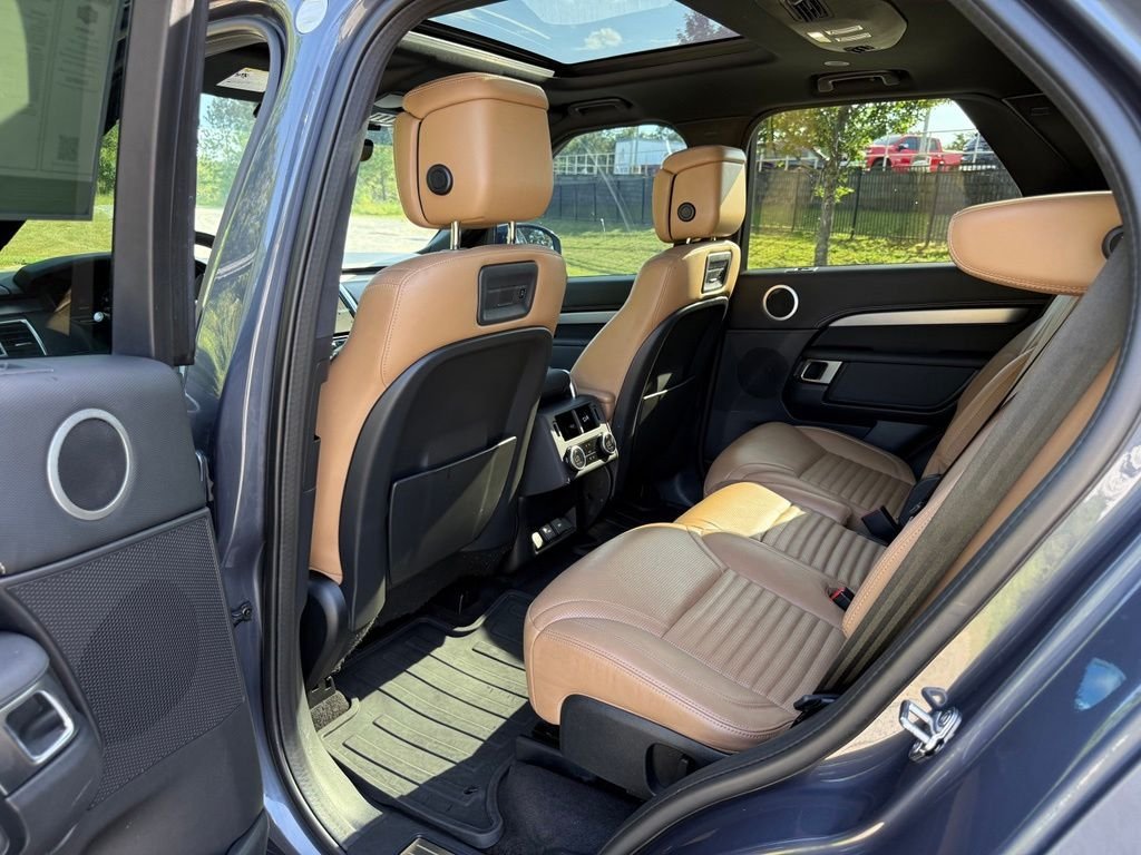 Used 2024 Land Rover Discovery Dynamic SE AWD/4WD image 29