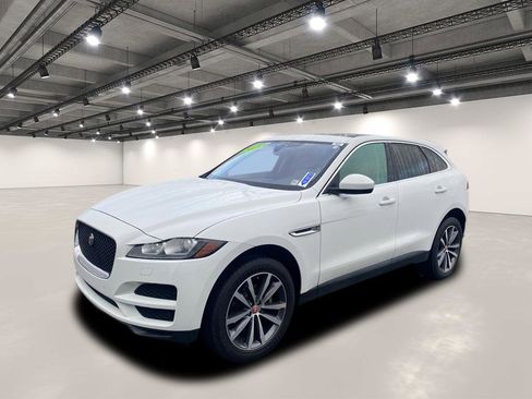 Used 2018 Jaguar F-PACE Prestige image 3