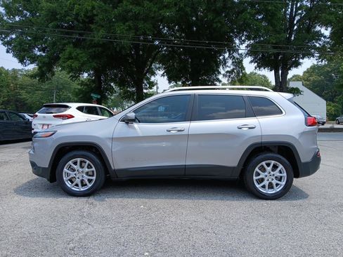 Used 2018 Jeep Cherokee Latitude FWD image 1