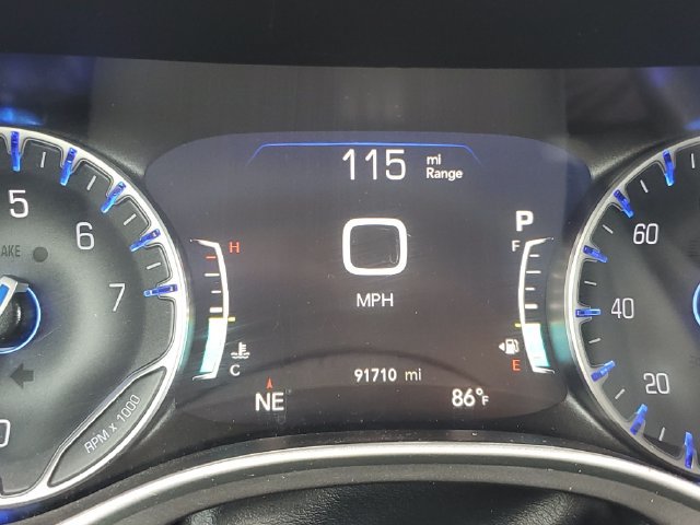Used 2023 Chrysler Pacifica Touring-L FWD image 21