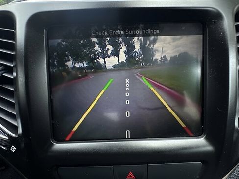 Used 2016 Jeep Cherokee Latitude FWD image 21