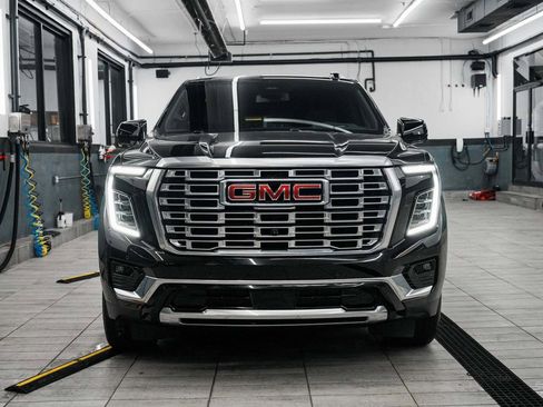 Used 2025 GMC Yukon XL Denali image 2