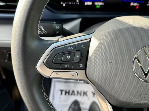 Used 2024 Volkswagen Taos SE image 34