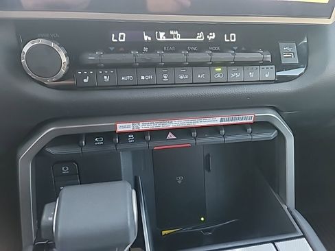 Used 2025 Toyota Sequoia 4WD image 21