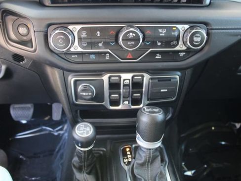 Used 2024 Jeep Wrangler Unlimited Sahara AWD/4WD image 24
