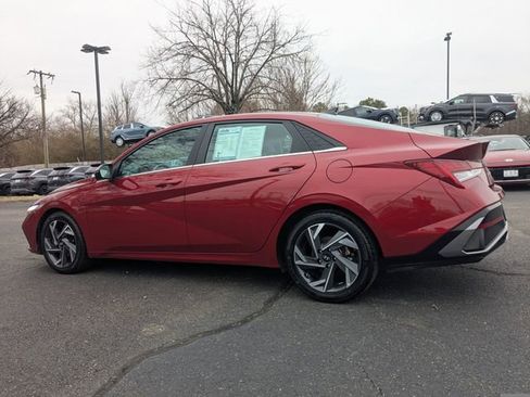 Used 2024 Hyundai Elantra Limited image 6