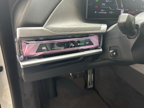 Used 2025 BMW 760i xDrive w/ Executive Package image 25