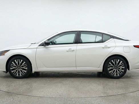 Used 2025 Nissan Altima 2.5 SV image 4