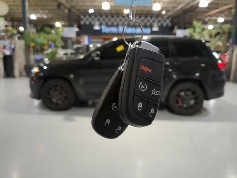 Used 2018 Jeep Grand Cherokee SRT AWD/4WD image 4