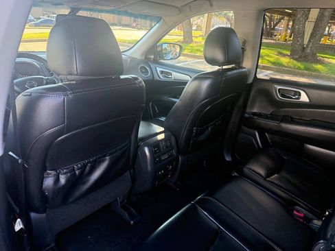 Used 2019 Nissan Pathfinder SL FWD image 19