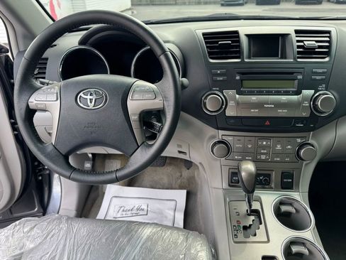 Used 2010 Toyota Highlander SE image 13