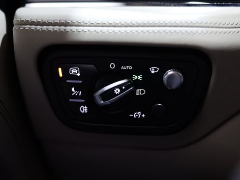 Used 2021 Bentley Bentayga w/ First Edition Specification AWD/4WD image 47