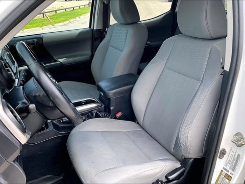 Used 2018 Toyota Tacoma SR5 AWD/4WD image 24