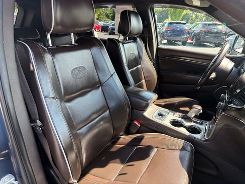 Used 2019 Jeep Grand Cherokee Overland AWD/4WD image 11