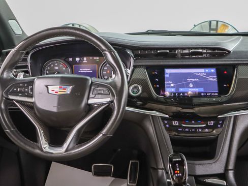 Used 2023 Cadillac XT6 Sport w/ Technology Package image 17