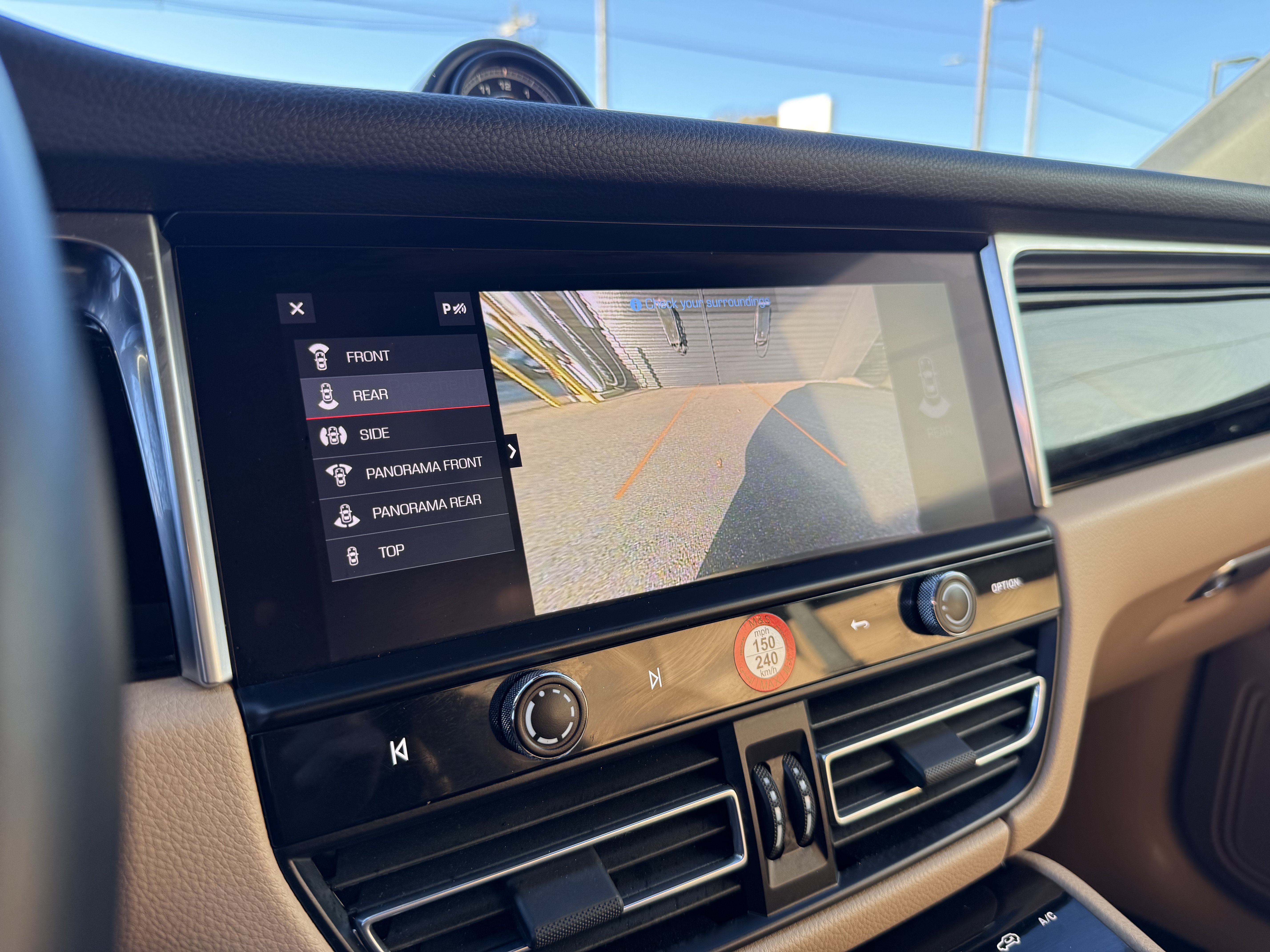 Certified 2023 Porsche Macan AWD/4WD image 25