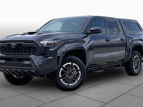 Used 2025 Toyota Tacoma TRD Sport RWD image 2