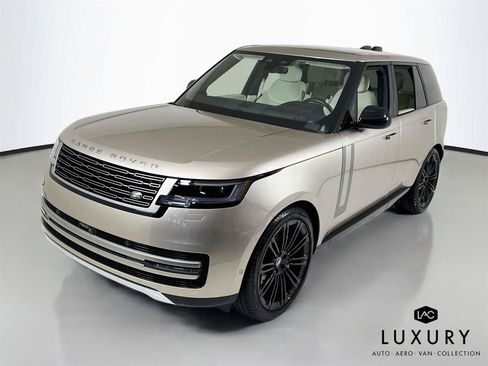 Used 2025 Land Rover Range Rover SE AWD/4WD image 4