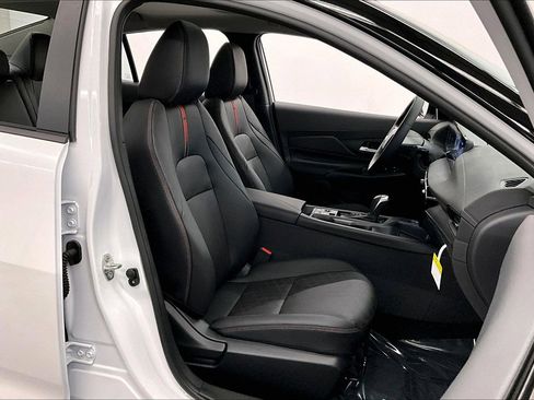 New 2026 Nissan Sentra SR w/ SR Premium Package FWD image 37
