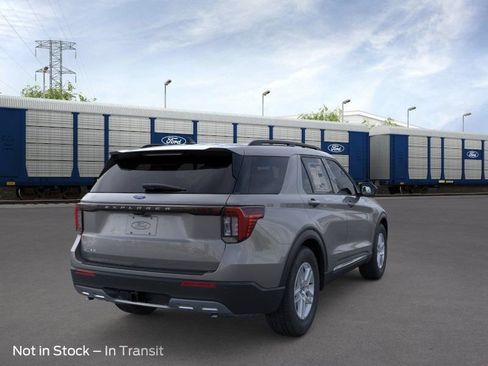 Certified 2025 Ford Explorer Active w/ Active Comfort Package RWD image 8