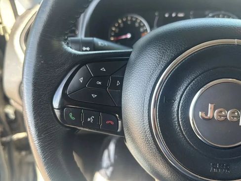 Used 2020 Jeep Renegade Altitude FWD image 26