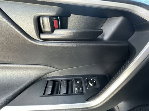 Used 2020 Toyota RAV4 LE image 15