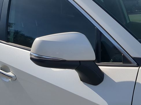 Used 2020 Toyota RAV4 Limited image 10