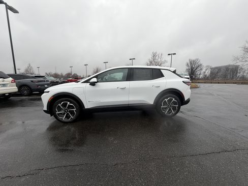 New 2026 Chevrolet Equinox EV LT image 16