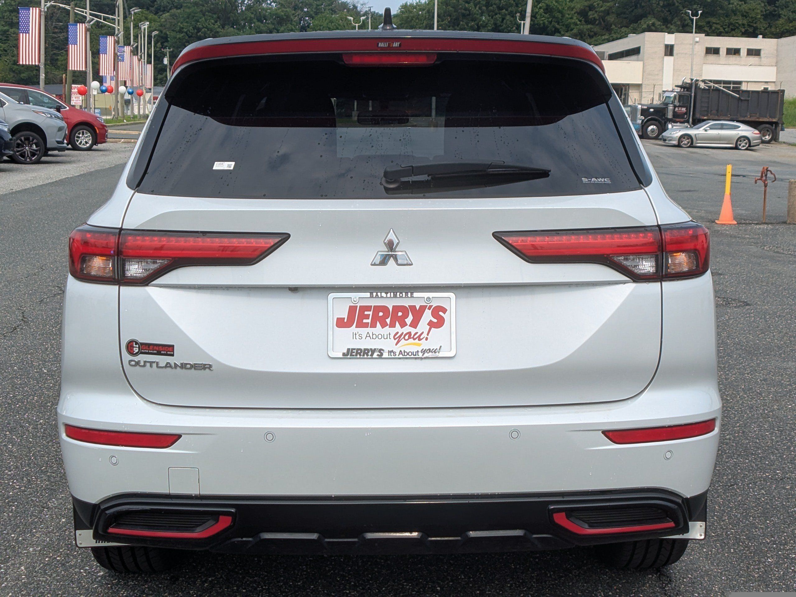 Used 2023 Mitsubishi Outlander SE AWD/4WD image 7