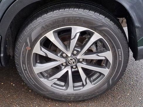 Certified 2022 Toyota Corolla Cross XLE image 6