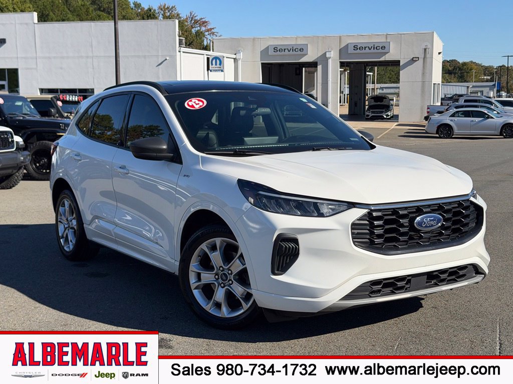 Used 2023 Ford Escape ST-Line w/ Tech Pack #1 FWD image 1