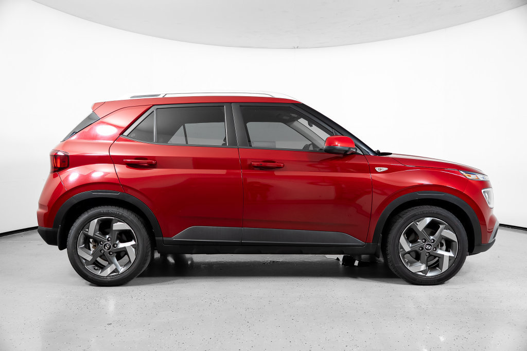 Certified 2022 Hyundai Venue Limited FWD image 3
