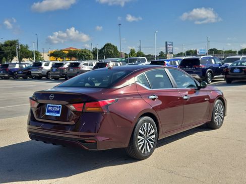 Used 2025 Nissan Altima 2.5 SV FWD image 3