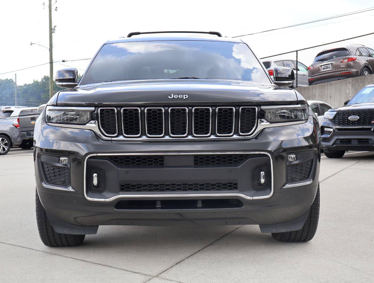 Used 2022 Jeep Grand Cherokee L Overland w/ Luxury Tech Group IV AWD/4WD image 10