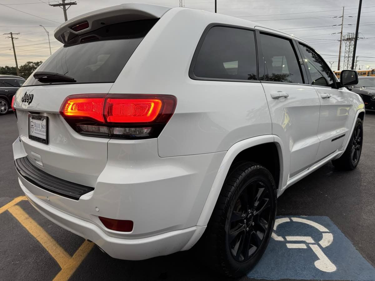 Used 2017 Jeep Grand Cherokee Altitude AWD/4WD image 5