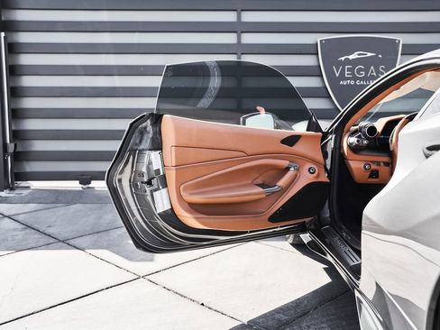 Used 2020 Ferrari F8 Tributo image 36