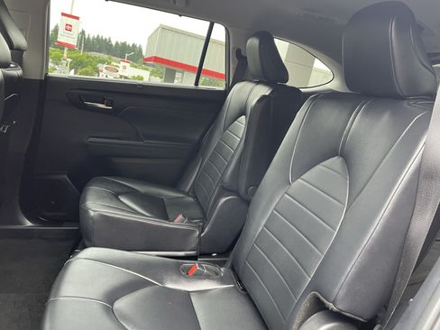 Certified 2024 Toyota Highlander XLE AWD/4WD image 14