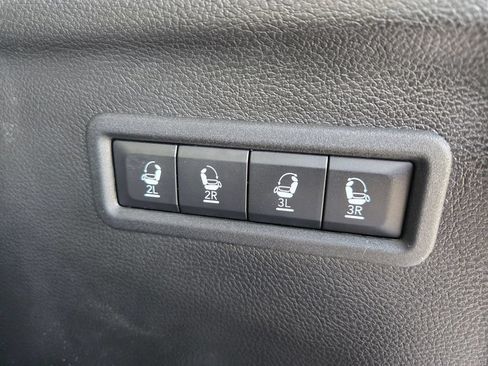Used 2024 Jeep Wagoneer L Series III w/ Premium Group I AWD/4WD image 16
