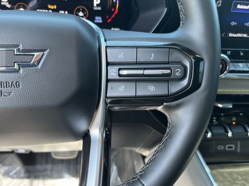 Used 2025 Chevrolet Colorado ZR2 w/ Technology Package AWD/4WD image 23
