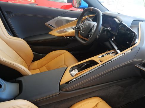 Used 2024 Chevrolet Corvette Stingray Preferred Cpe w/ Battery Protection Package RWD image 15