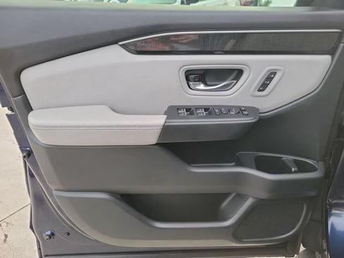 Used 2023 Honda Pilot Elite image 12