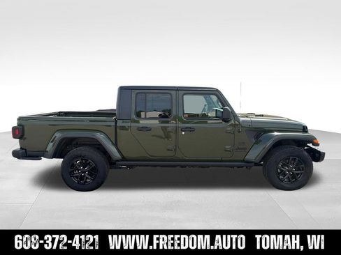 Used 2023 Jeep Gladiator Sport AWD/4WD image 6