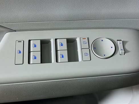 Used 2025 Hyundai Kona SEL image 15