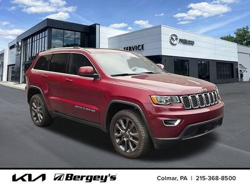 Used 2021 Jeep Grand Cherokee Laredo X AWD/4WD image 3