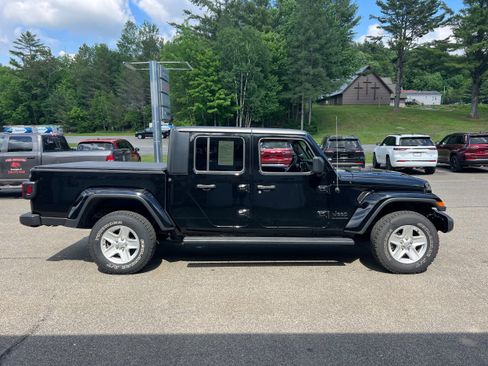 Used 2021 Jeep Gladiator Sport AWD/4WD image 4