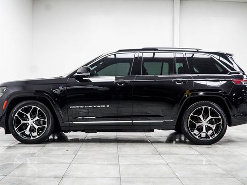 Used 2023 Jeep Grand Cherokee Summit AWD/4WD image 9