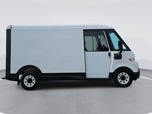 New 2025 Chevrolet Brightdrop 400 image 2